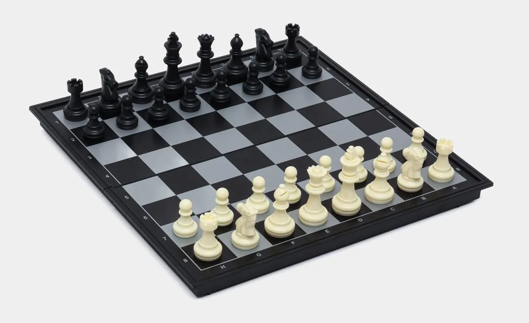 картинка Магнитные шахматы, 32 * 32 см от магазина igrushka.uz